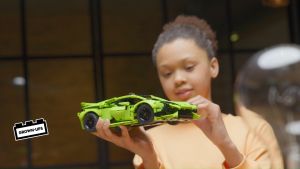 LEGO Technic 42161 Lamborghini Huracán Tecnica Building Toy Set (806 Pieces) Mainan Susun (9 Tahun+)