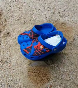 คำอธิบายเพิ่มเติม": "รองเท้าเด็กชาย Crocs ลาย Spiderman C8----J3 มี 3 สีให้เลือก รองเท้าเบาและนี่มใส่สบาย ใช้ดี ใช้ทนทาน",