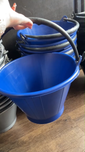 กระป๋องปูนรุ่นเล็ก ถังไนล่อน ถังผสมปูนไนล่อนกระป๋องหิ้วปูนไนล่อนหูหิ้วสีดำ สีน้ำเงิน สีบรอนซ์