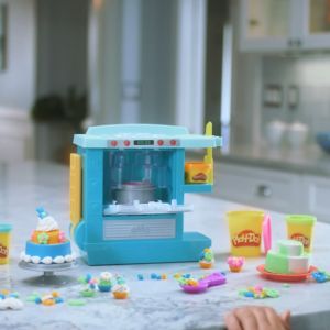 Play-Doh Kitchen Creations Rising Cake Oven Bakery Playset