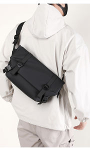 ARCTIC HUNTER กระเป๋าผู้ชาย กระเป๋าสะพาย ผช กระเป๋าสะพายข้างผู้ชาย กระเป๋าสะพาย ผู้ชาย สะพายข้างผู้ชายใหม่สีดำแผ่นฟิล์มหนังกระเป๋าหิ้วเทรนด์แนวสปอร์ตกระเป๋าฟังก์ชั่นกระเป๋าสะพายไหล่แบน