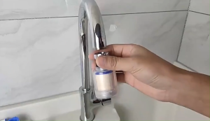 ก๊อกน้ํากรองน้ําลบคลอรีนโลหะหนักกรองฝักบัวหัว Bath กรองเครื่องฟอกอากาศนุ่มน้ํากระด้าง