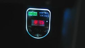 Charger Mobil Fast Charging Modulator Car Bluetooth Bisa Flashdisk dan Memory Card