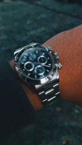 1. A Legendary Classic Eternal Design Featuring a 41mm iconic Daytona silhouette polished stainless steel case and a striking black dial with three unique sub-dials. This design exudes elegance without being monotonous truly embodying strength and t