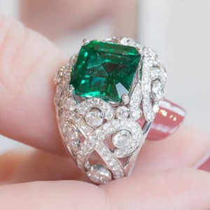 Huitan Elegant Ladys Rings for Wedding Anniversary Party Full Bling Iced Out Green CZ Rings Silver Color Moms Gift New Jewelry
