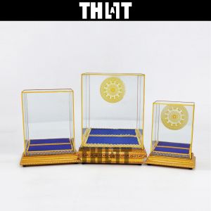 ตู้ครอบพระกรอบฐานสีทอง กระจกเงาธรรมจักรสีเหลือง ผ้ากำมะหยี่สีน้ำเงินดิ้มทอง Thatisall