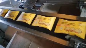 Hộp 10 gói giấy ướt B51 3 chú vịt vàng không mùi kháng khuẩn TTNTB51