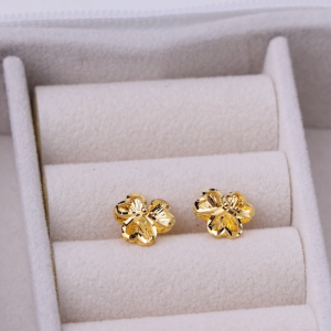Chow Sang Sang 周生生 999 Heart Pure Gold Earrings 95215E