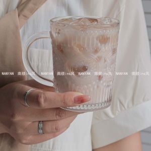 แก้วน้ำแก้วสตั๊ดตกแต่งด้วยลวดลายดอกทานตะวันสไตล์ยุโรปวินเทจพร้อมก้นแก้วสำหรับเครื่องดื่มเย็นสำหรับใช้ในบ้าน