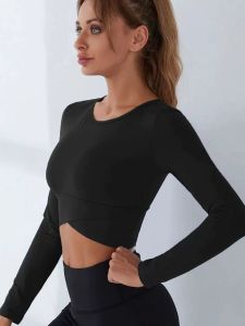 เสื้อโยคะแขนยาวคอกลมสั้นสำหรับผู้หญิง เสื้อยืดผู้หญิงทรงสลิมฟิต ฤดูร้อน 2024 เส้นใยโพลีเอสเตอร์ 100% สีพื้น