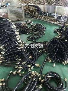 ท่อสแตนเลสแบบยืดหยุ่นป้องกันการระเบิด 4 สาขา พร้อมข้อต่อแบบกำหนดเองได้สำหรับระบบไฟฟ้าแรงดันต่ำ