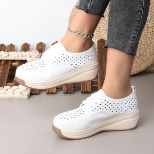 รองเท้าส้นสูงผู้หญิงหนังกลวงหัวกลมผูกเชือกหนา4ซม. รองเท้าระบายอากาศและสบายๆใหม่2023