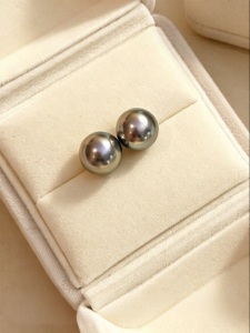 YISHU | Luxurious Peacock Green Genuine Tahe Pearl Earrings