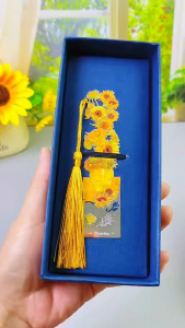 1 Pc Retro Floral Painting Metal Bookmark Hollow Bronzing Bookmark Painting Hollow Bookmark With Tassels Student Reading Stationery Gift 書簽