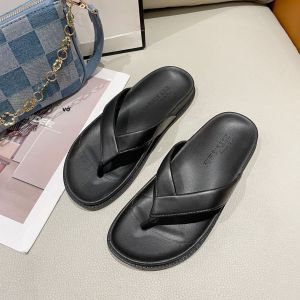 JIFANPAUL | Dép Xỏ Ngón Đế Dày Chống Trượt Màu Đen