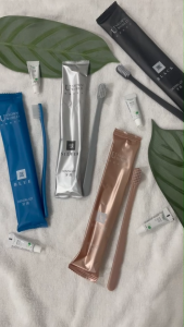 แปรงสีฟันพร้อมยาสีฟัน  (รุ่นสีดำ) อุปกรณ์โรงแรม ใช้แล้วทิ้ง ขายส่งพร้อมส่ง