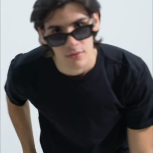 AKMENS T-Shirt Basic Pria 1.0: Desain Nyaman & Elegan