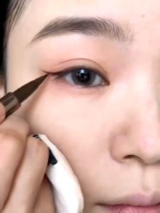 Black Liquid Eyeliner Pen Fast Drying Waterproof Sweatproof Smooth Long-lasting No Smudge Eyeliner Pencil