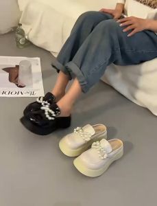 ONE FOR ALL รองเท้าแฟชั่น รองเท้าแตะมุกหมวยน้องหัวโตเปิดส้นพื้นหนา เปิดสาย 2 นิ้ว 💕 รุ่นนี้ (แนะนำ +1 ไซด์จากปกติ) สามารถหน้าเท้ากว้างได้มาก หรือ ใส่ถุงเท้าหน้าแนะนำ 2 รูปแบบ ค่ะ