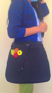 TAS RAJUT SLEMPANG SERUT BUNGA