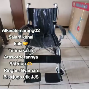 Kursi Roda Traveling Lipat No Brand Aluminium Berat 11 Kg Sandaran Dilipat Bantal Nyaman