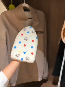 Handheld Ironing Board Mini Heat Resistant Ironing Table Rack Anti-scald Clothes Garment Steamer Sleeve