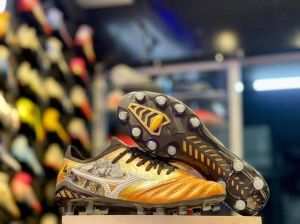 รองเท้าบอลสตั้ดมิซูโน่made in Japan รุ่นคอยืด หนังวัว หนังนุ่มสวยตรงปก100% สินค้าใช้เวลาเดินทาง 2-3วันสวมใส่ไม่ได้สามารถเปลี่ยนไซส์กับทางร้านได้