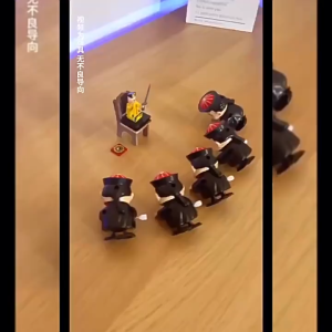 Funny Novel A Clockwork Zombie Walking Died China Toy Chain Zom Novelty Chinese Winding Ghost Doll Halloween 万圣节中国僵尸发条走路