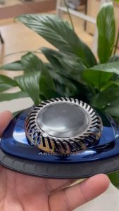 Nước hoa ô tô Atom dùng trên taplo có cánh quạt xoay bằng năng lượng mặt trời