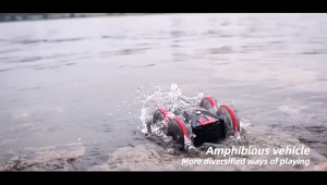 KM รถสะเทินน้ำสะเทินบก รถบังคับ รถสตั๊นบังคับ 4WD รถบังคับวิทยุ กันน้ำ สองรีโมท ควบคุมผ่านข้อมือ หมุน 360องศา ผาดโผน stunt car RC