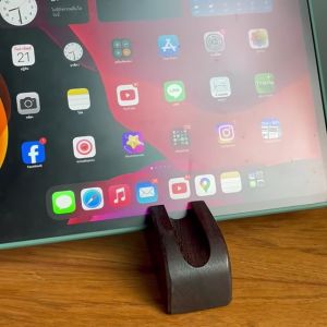 Mobile Stand แท่นวางมือถือ แท่นวางแท็บเล็ท งานไม้สุดคลาสสิค แข็งแรง มั่นคง งานฝีมือคุณภาพ ทำจากไม้สาธร