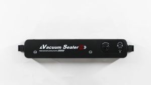 Automatic vacuum sealing machine