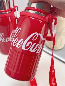 แก้วน้ำเก็บความเย็น 1200ML ขวดน้ํา พร้อมสายสะพายและอมหูหิ้ว สร้างความสะอาดและความเย็นสูง