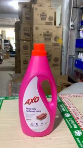 Nước tẩy quần áo màu AXO chai 1.8L ( màu hồng)