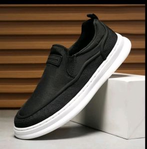 Sepatu slip on tanpa tali