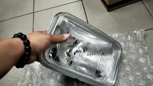 J111S14 VOLVO TRUCK FM10 FH V1 SERSON 1 HEAD LAMP MADE IN CHINA