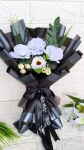 Mr Visit / Buket Wisuda / Buket Bunga Kelulusan Sekolah / Buket Bunga Murah / Buket Kelulusan Sekolah / Buket Ulangtahun / Buket Pernikahan / Buket Hadiah / Hadiah Kelulusan / Buket Murah / Buket Unik / Buket Korea / Kado Wisuda / Buket Mr Visit Kode Satu