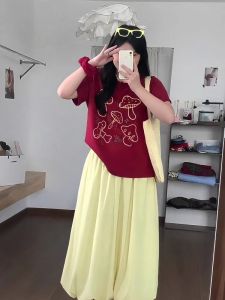 Áo Thun Tay Ngắn Màu Đỏ Cỡ Lớn in Họa Tiết Thời Trang Công Sở Mùa Hè 2025 Tay Ngắn Cổ Tròn Dáng Rộng Thấm Hút Mồ Hôi