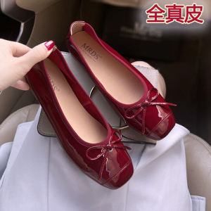 รองเท้าบัลเลต์หนังทาสีสีแดง ทรงหัวมน พื้นยาง รองเท้าผู้หญิง รองเท้าสวมสบาย ส้นแบน ทรงหัวมน รองเท้าแฟชั่น