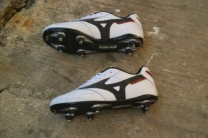 sepatu bola kulit sapi Mizuno putih pull besi super best seller