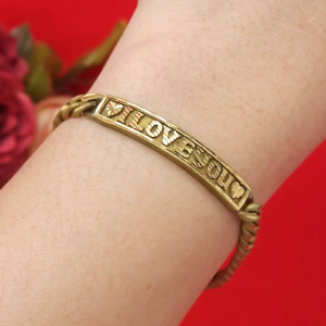 สร้อยข้อมือทองเหลืองลายเลสนูนตัดลายคั่นโค้งตัวอักษร I LOVE YOU ความยาว 7.5 7.8 นิ้ว งานทองเหลืองแท้ งานดิบไม่ได้ชุบ พร้อมส่ง