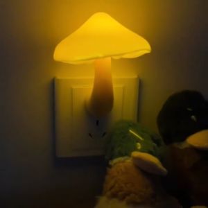 Lampu Tidur LED Bentuk Jamur Mini Dengan Sensor Cahaya Untuk Dinding Kamar Anak