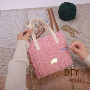 กระเป๋าถัก DIY ขนแกะสีสันสดใส กระเป๋าถือทรงสี่เหลี่ยมเล็กแบบสะพายไหล่ข้างเดียว กระเป๋าถักแบบทันสมัย ​​กระเป๋าถือ PU