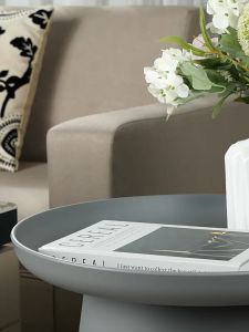 Dekorasi Ruang Tamu Skandinavia: Cahaya, Kerajinan Resin Angin, & Kabinet Anggur