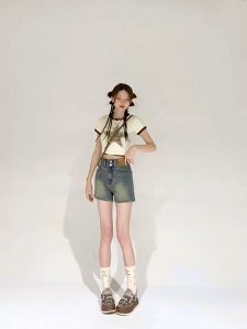 beautified  กางเกงยีนส์สั้นสีดำสองกระดุม กางเกงฤดูร้อนเอวสูงสลิมฟิตกระบอกตรง