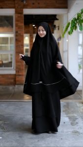 Set Khimar Syari Handsplit List Gold Cadar Jetblack Size XXL Alsyahra Exclusive