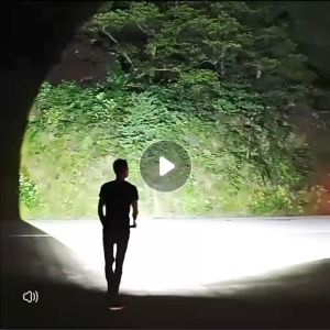 ไฟฉายแรงสูง 4 ตา ไฟฉาย LED ที่แข็งแกร่ง ไฟข้างซัง ส่องสว่างระยะไกล การชาร์จ USB กลางแจ้งในครัวเรือน L-S03 ไฟฉาย