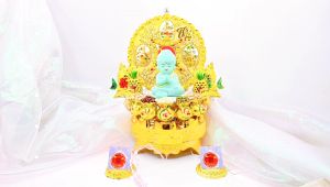 Tháp tỏi phật thích ca chấp tay năng lượng mặt trời có đèn led - TỎI CÁT TƯỜNG