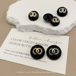 กระดุมโลหะสีดำขนาดใหญ่สำหรับเสื้อโค้ทและเสื้อผ้าผ้าขนสัตว์เนื้อนุ่ม สไตล์โคโค้ปิงก์ กระดุมเสื้อผ้าแฟชั่นสำหรับฤดูใบไม้ร่วง