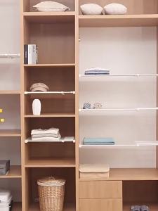 Giá Để Đồ Bằng Kim Loại Có Thể Mở Rộng Kệ Căng Thanh Treo Bộ Chia Ngăn Chỉnh Được Tự Lắp Ráp Dùng Cho Nhà Bếp Phòng Tắm Tủ